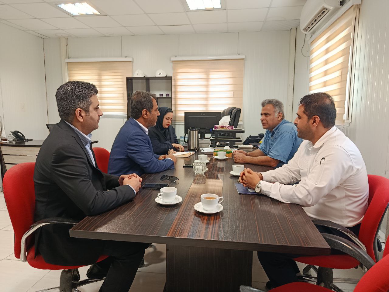 تحویل زمین محل احداث طرح پتروپالایشگاه نگین لاوان